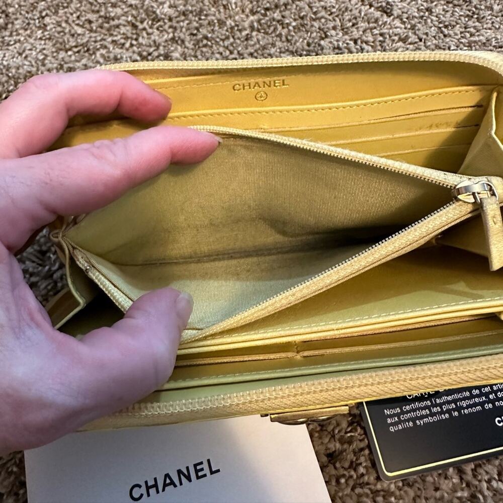 Chanel Yellow leather wallet, used - Picture 7 of 12